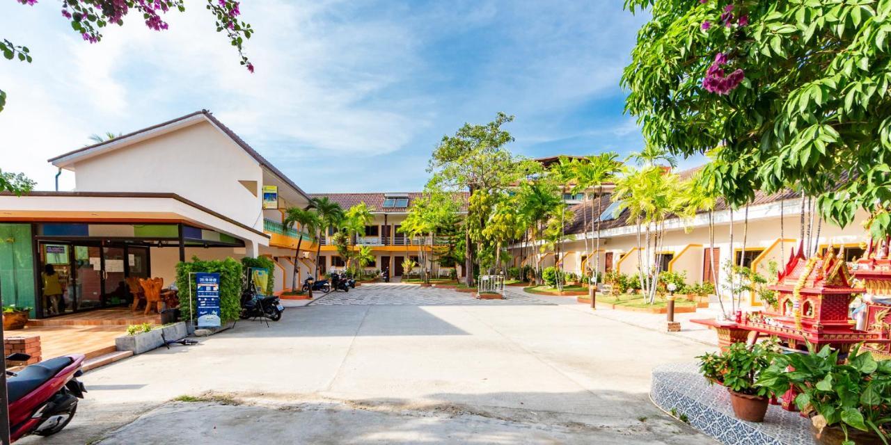 Coconut Resort Hotel Patong Exterior foto
